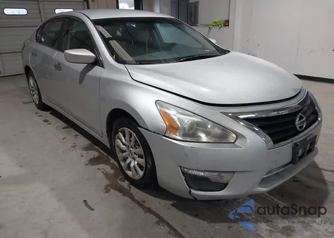 2015 Nissan Altima 2.5 S z USA, uszkodzony, nr VIN 1N4AL3AP8FC212733